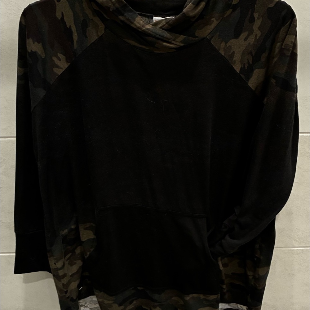 LuLaRoe Black and Camouflage Hoodie XL